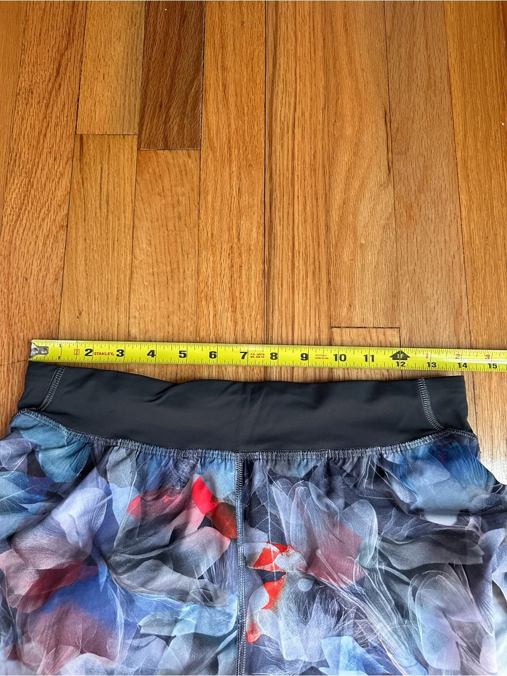 Lululemon Hotty Hot Lined Running Shorts Size 6 Blue Floral Print